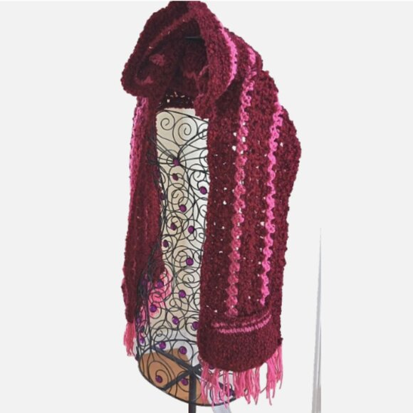 NEW Hand-Knitted Chunky Hooded Scarf Shawl Wrap Pockets & Fringes Burgundy OS - Picture 3 of 13